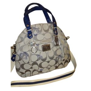 •Coach poppy signature handbag•